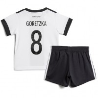 Echipament fotbal Germania Leon Goretzka #8 Tricou Acasa Mondial 2022 pentru copii maneca scurta (+ Pantaloni scurti)